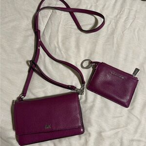 Michael Kors crossbody&coinpurse! Perfect for traveling! Like New.